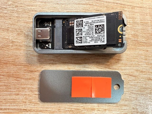 SSD M.2 2242 PM9B1 NVMe PCIe 4.0+ con custodia