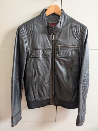 Chaqueta bomber negra cuero