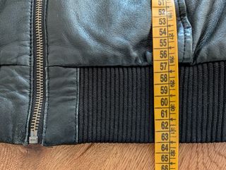 Chaqueta bomber negra cuero