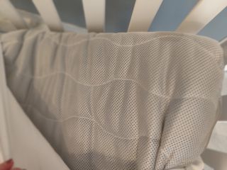 Cuna bebe blanca con dos alturas. Barrera elevable
