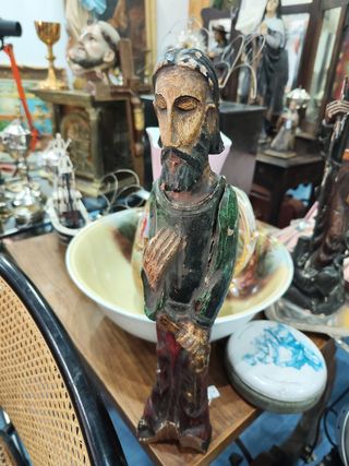 Figura religiosa antigua de madera