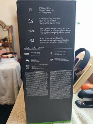 Xbox One X + Jedi Fallen Order