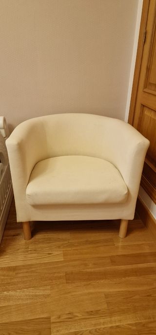 Butaca blanca - Cómoda