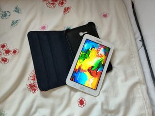 Samsung Galaxy Tab3 Lite y funda atril