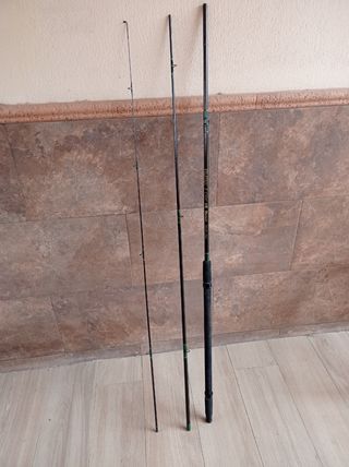 Caña de pesca a la inglesa de fibra de carbono.