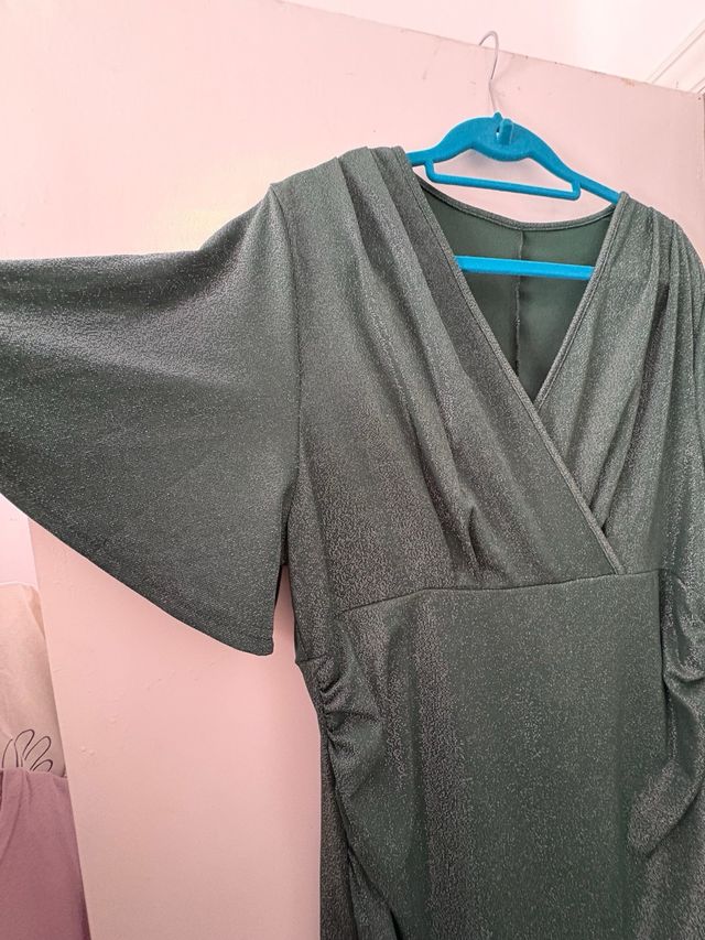 Vestido verde brillante, elástico talla 46