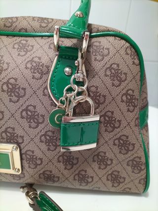 Bolso Guess Shiri marrón-verde
