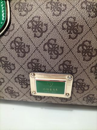 Bolso Guess Shiri marrón-verde