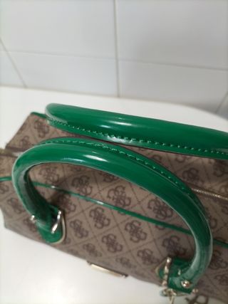 Bolso Guess Shiri marrón-verde
