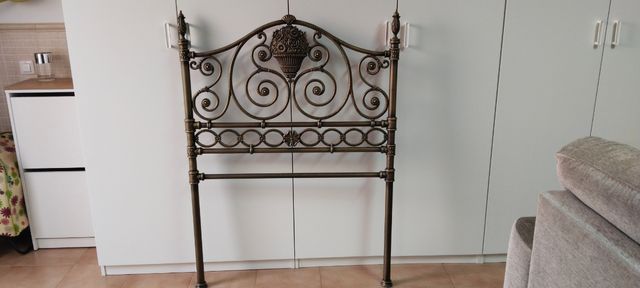 Cabecero forja metal dorado