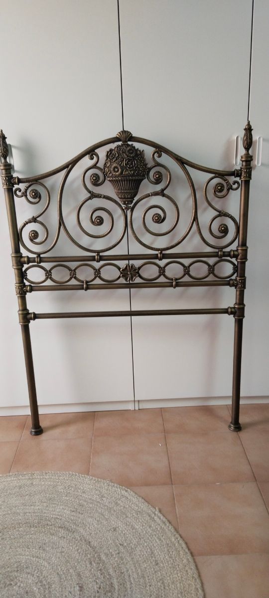 Cabecero forja metal dorado