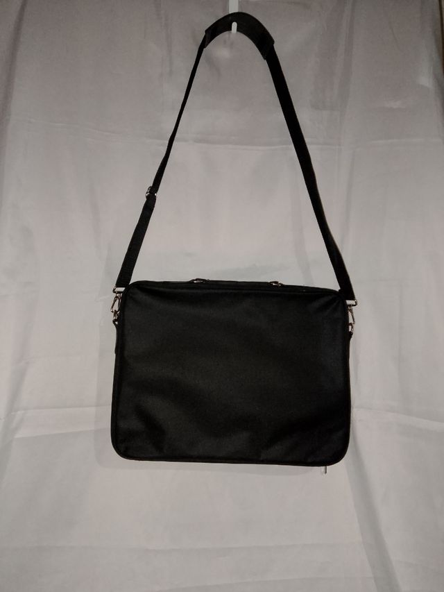 Maletín ordenador portátil.