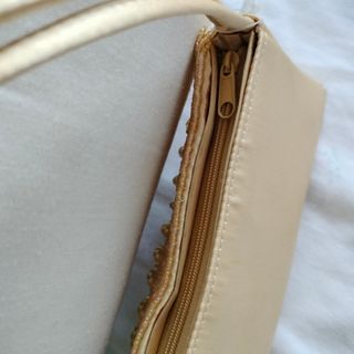 Bolso mano beige dorado fiesta