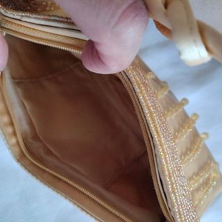 Bolso mano beige dorado fiesta
