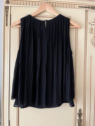 Blusa negra plisada Zara