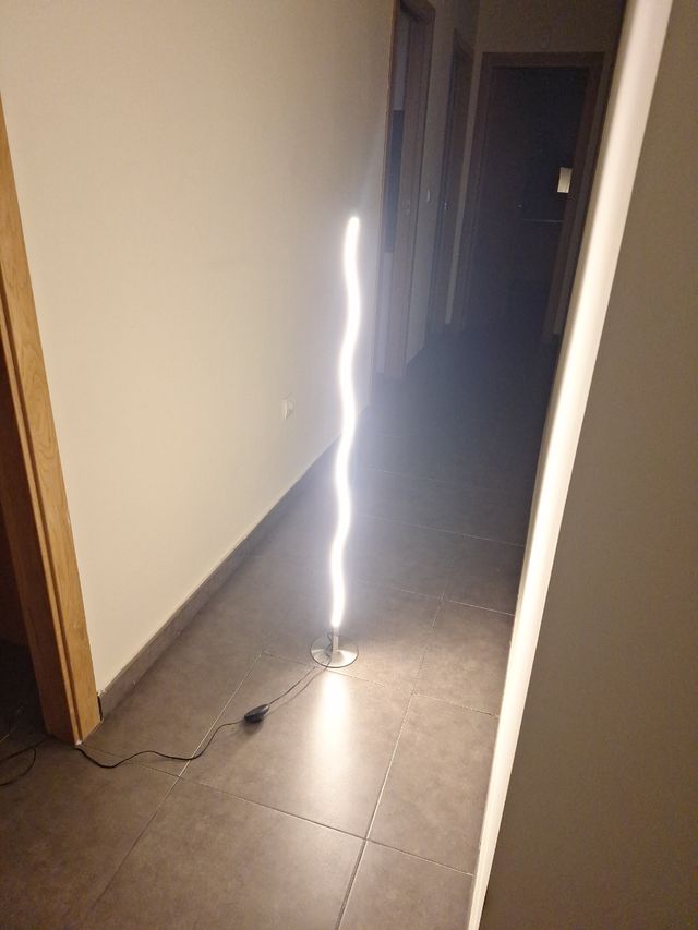 Lámpara pie metalica curva