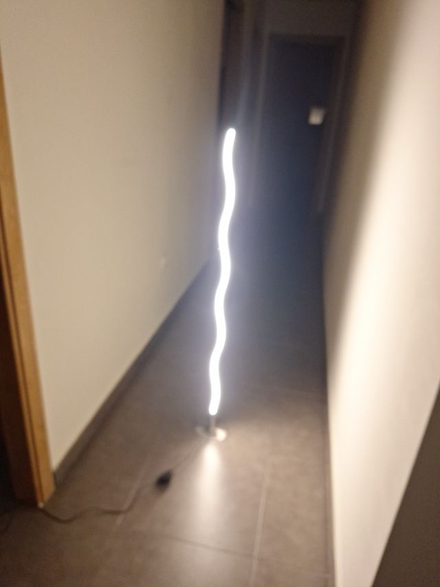 Lámpara pie metalica curva