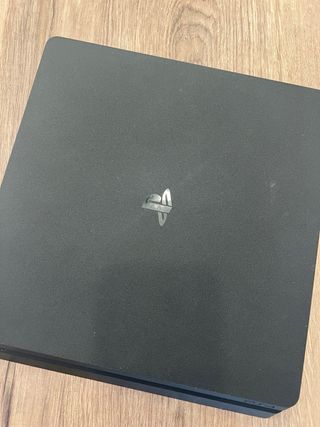 PS4 (PlayStation 4) Slim Negra
1tb.
Incluye cables