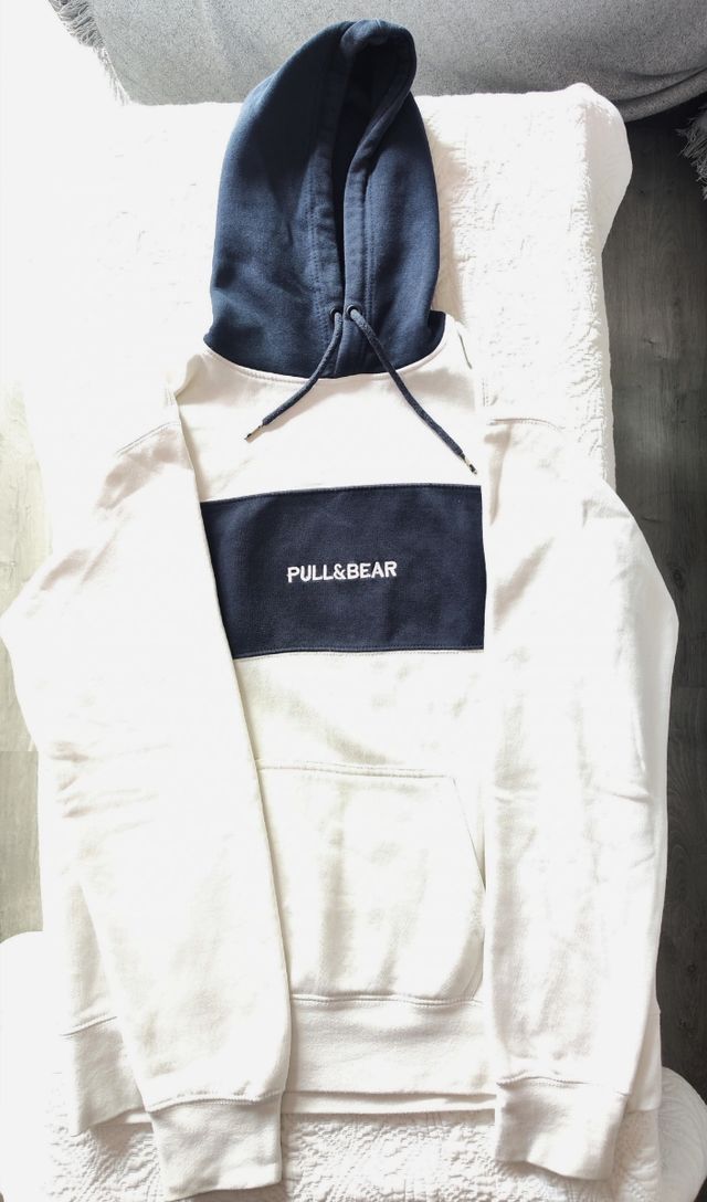 Sudadera Pull&Bear azul y blanca