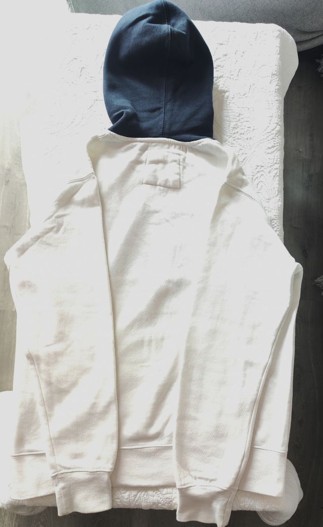 Sudadera Pull&Bear azul y blanca