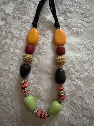 Collar multicolor piedras