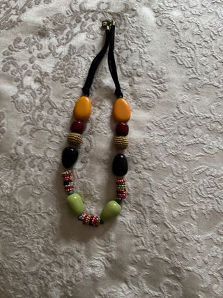 Collar multicolor piedras