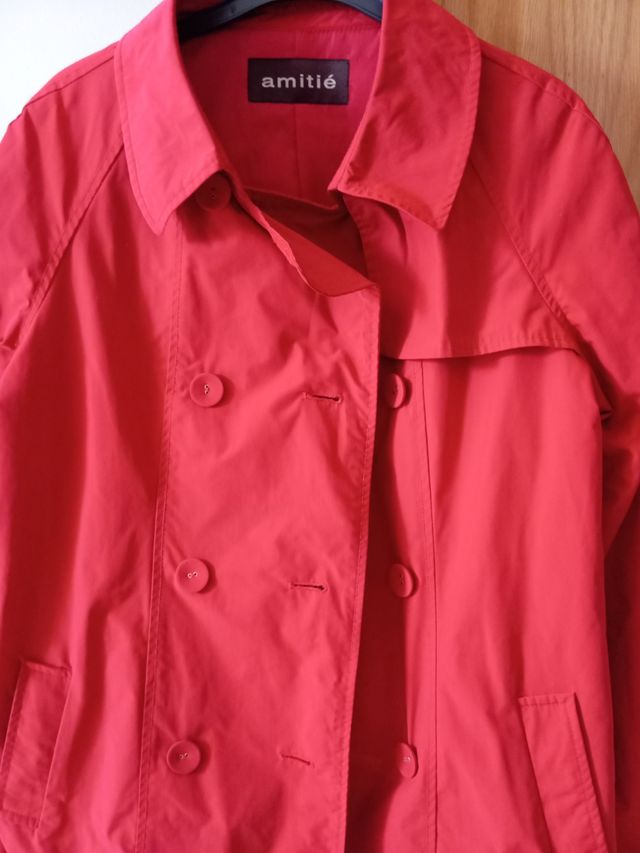 Gabardina roja Amitié talla 38