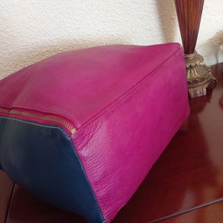 Bolso de piel de Purificación García fucsia, azul