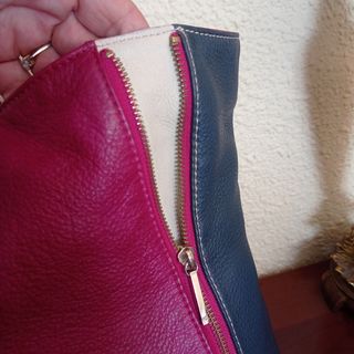 Bolso de piel de Purificación García fucsia, azul