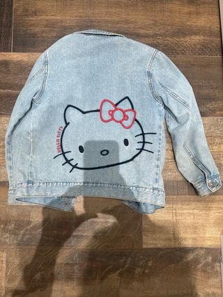 Chaqueta tejana niña Benetton. Hello Kitty.