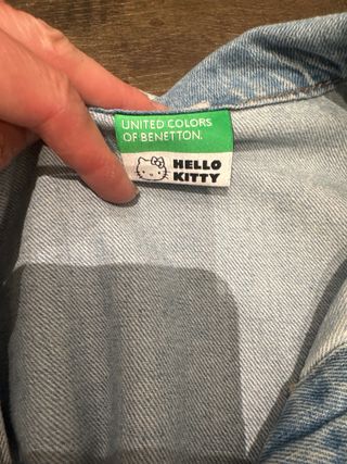 Chaqueta tejana niña Benetton. Hello Kitty.