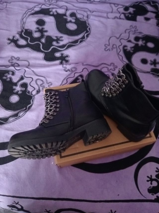 Botas negras mujer - con cadena