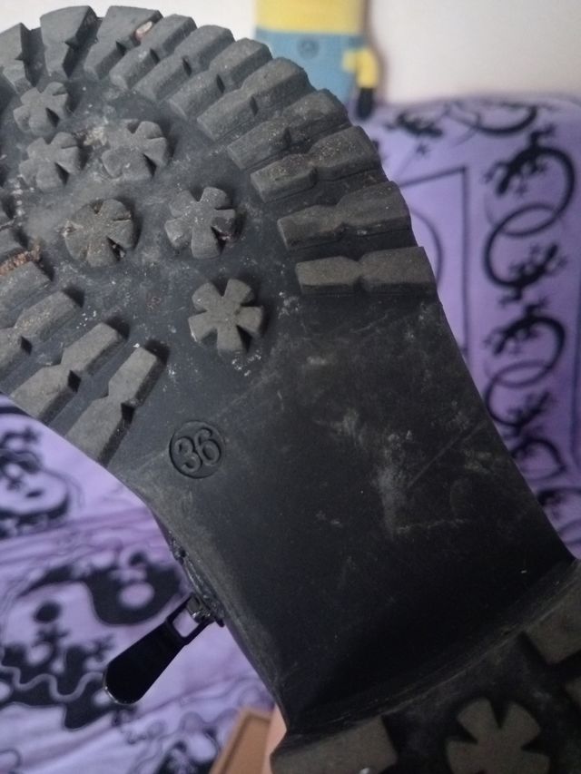 Botas negras mujer - con cadena