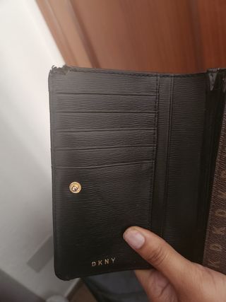 Monedero DKNY marrón