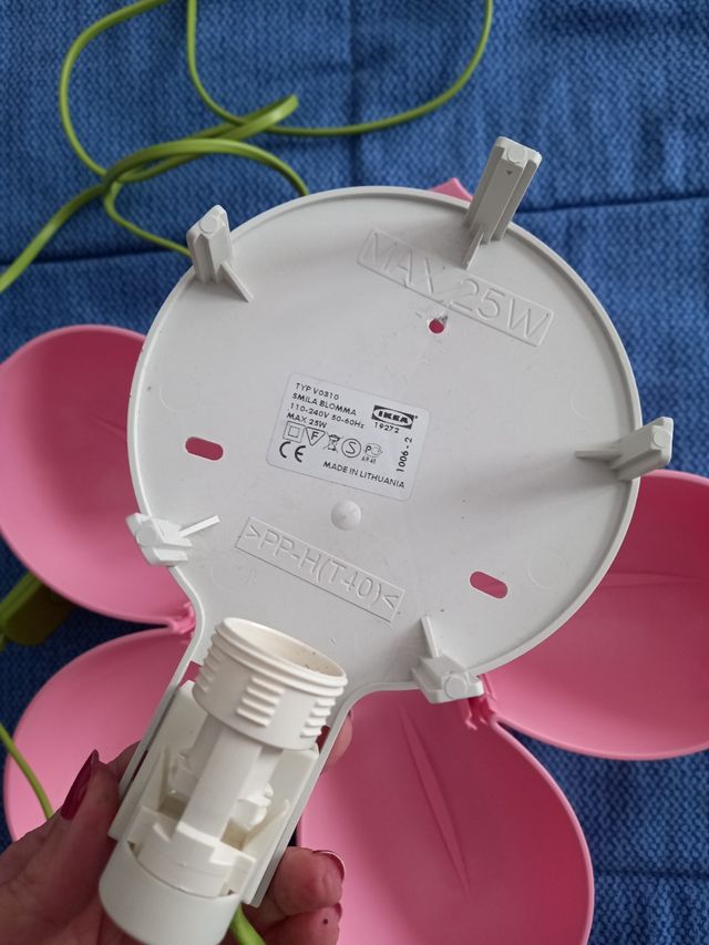 Lámpara Ikea rosa - Flor. 
