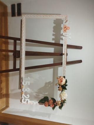 Marco madera bodas flor artificial - photocall
