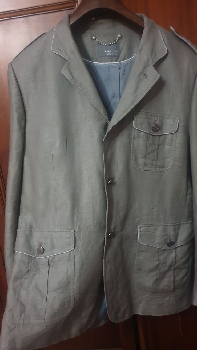 Chaqueta Zara Man lino verde