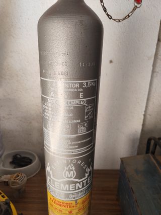 Extintor antiguo de nieve carbónica
