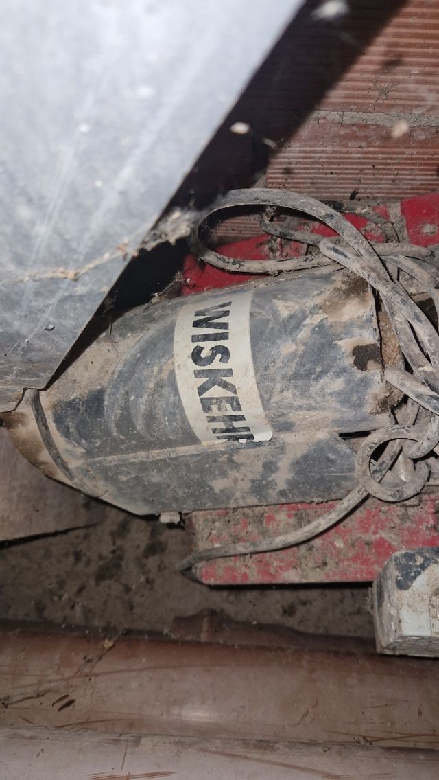 Montacargas maquinillo elevador WISKEHRS
