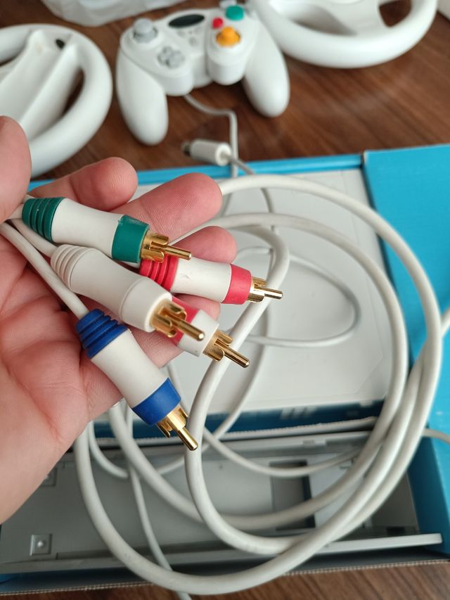 Wii blanca con 4 mandos + 9 juegos + accesorios