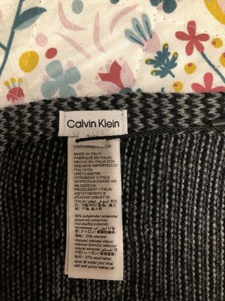 Bufanda Calvin Klein gris y negra Nuevo con etique