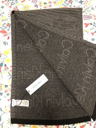 Bufanda Calvin Klein gris y negra Nuevo con etique
