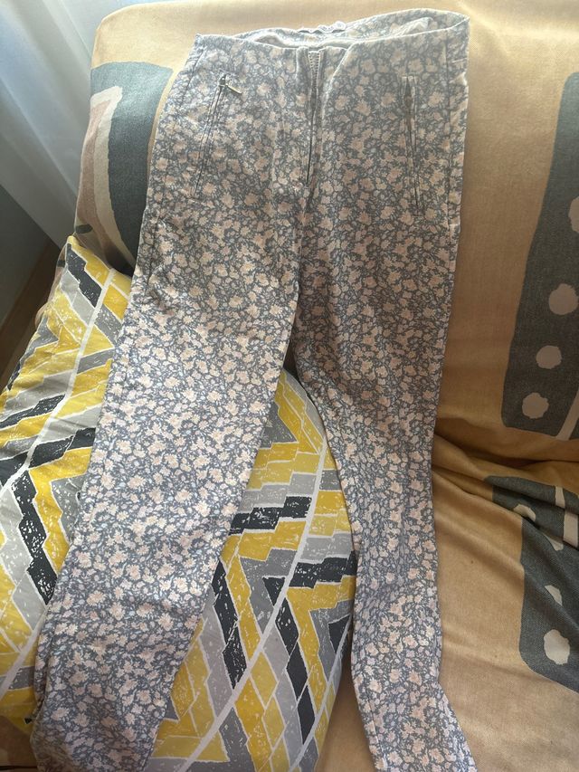 Pantalones pullbear de flores