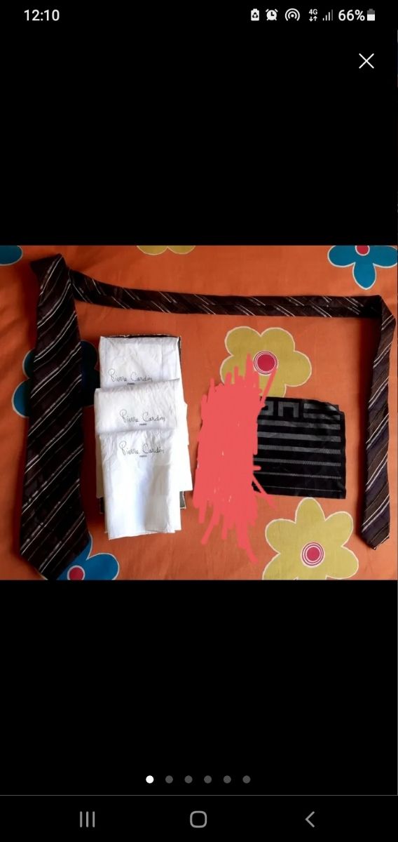 Corbatas, colgador corbatas, pañuelos.