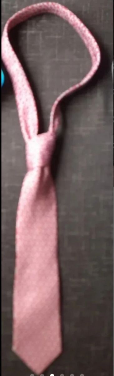 Corbatas, colgador corbatas, pañuelos.