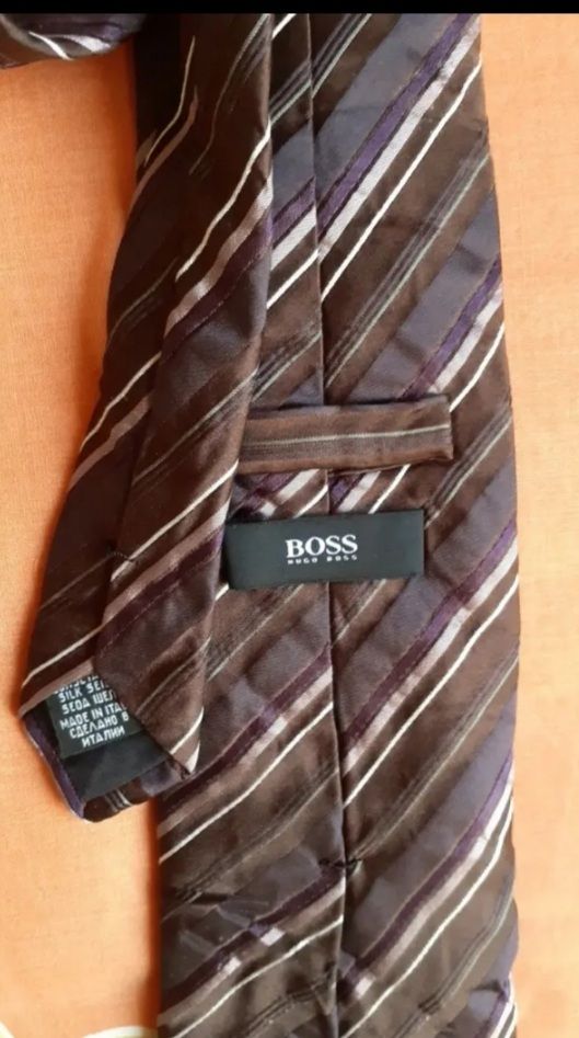 Corbatas, colgador corbatas, pañuelos.