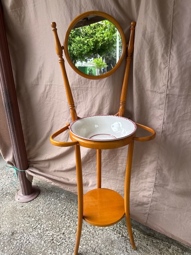 Palanganero antiguo de madera