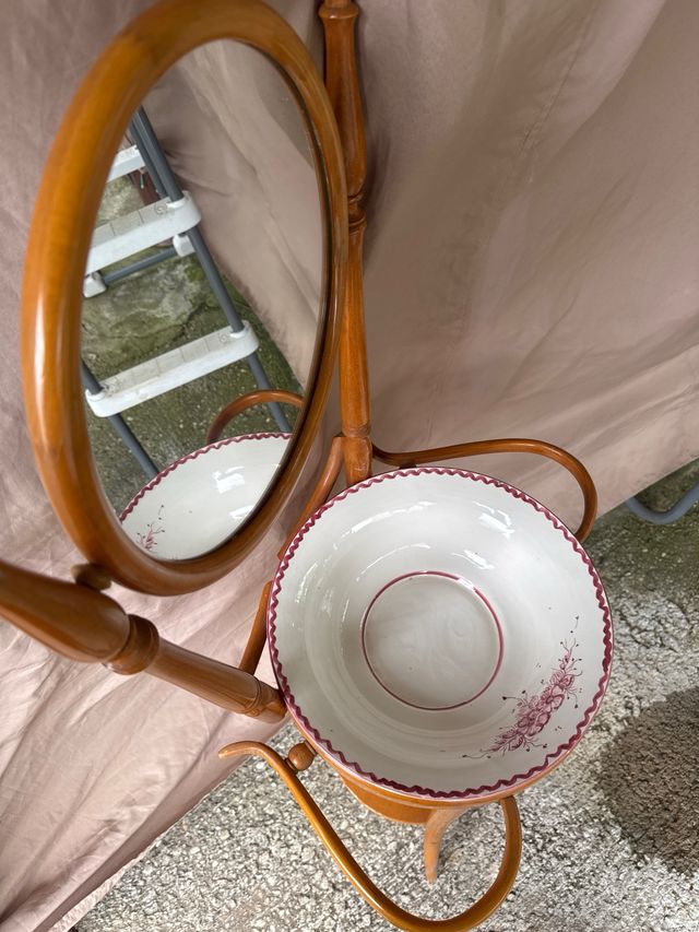 Palanganero antiguo de madera