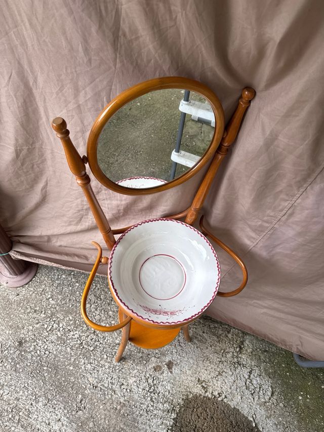 Palanganero antiguo de madera