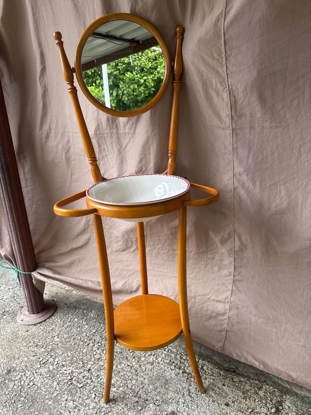 Palanganero antiguo de madera